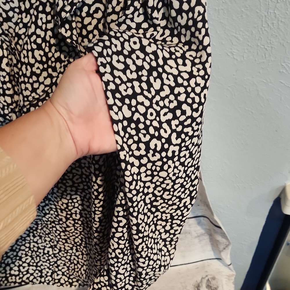 Ann Taylor Black and White Blouse - Picture 4 of 6